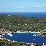 Hébergement de vacances Beach Front Home In Vis With Sauna *