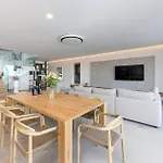 Beach Front Home In Vis With Sauna Hébergement de vacances