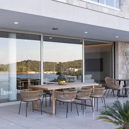 Beach Front Home In Vis With Sauna Hébergement de vacances Vis